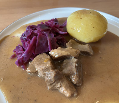 Thüringer Topfbraten mit Rotkohl und Thüringer Klöße