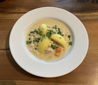 Hühnerfrikassee nach Hausfrauenart mit Reis oder Salzkartoffeln