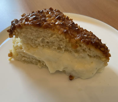 Dresdner Bienenstich mit Vanillepuddingfüllung