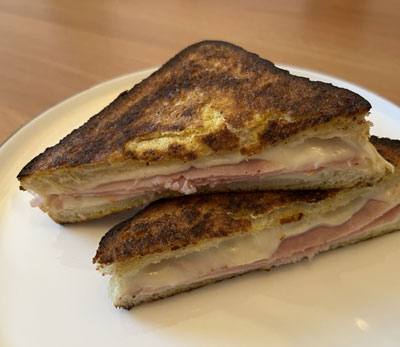 Küchenmeisterschnitte, ein herzhaft gefüllter Toast aus der Bratpfanne