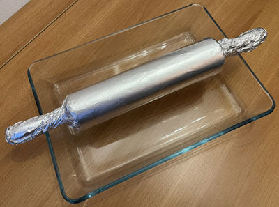 Rollholz inklusive der Griffe mit Alufolie