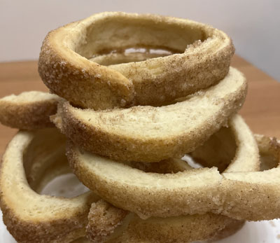 Baumstriezel - das süße Hefegebäck vom Weihnachtsmarkt