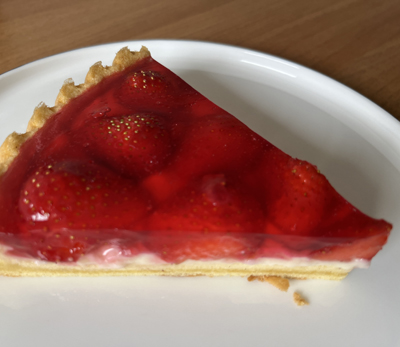 Omas Erdbeertorte mit Vanillepudding