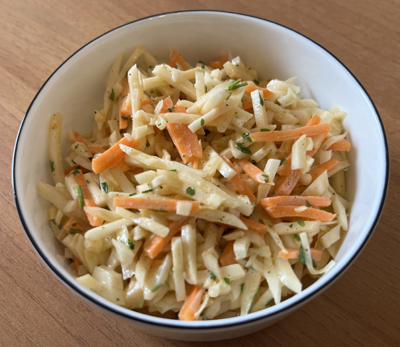 Knackiger Weißkraut-Möhren-Salat