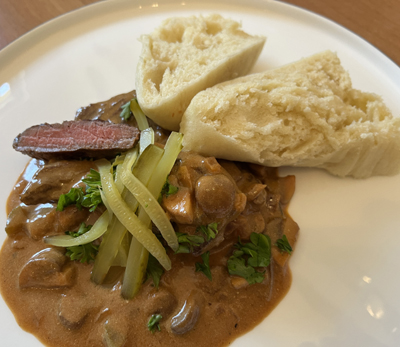 Boeuf Stroganoff mit Böhmischen Knödeln