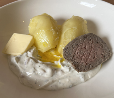 Lausitzer Pellkartoffeln mit Kräuterquark und Leinöl