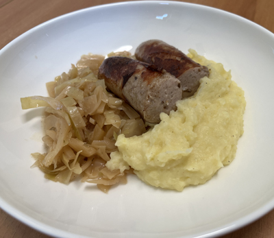 Thüringer Rostbratwurst mit Bayrisch Kraut und Kartoffelstampf
